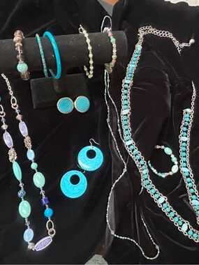 Turquoise Statement Necklace & Earrings Set - Women's Fashion Jewelry